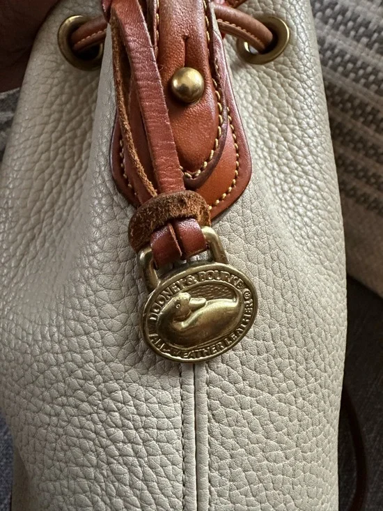 Vintage Dooney & Bourke Cream and Brown Pebble Leather Drawstring Bucket Bag - Picture 8 of 10